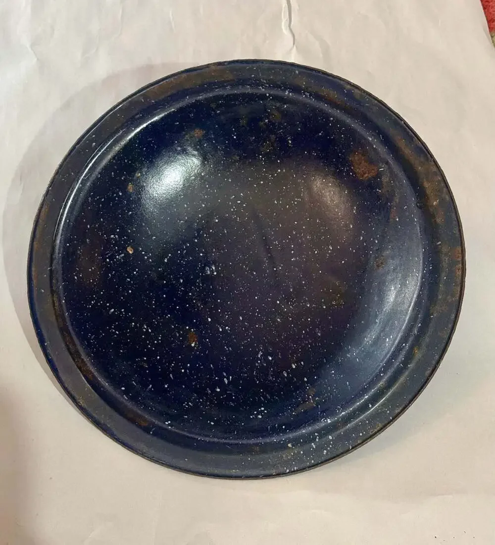 Unknown vintage enamelware